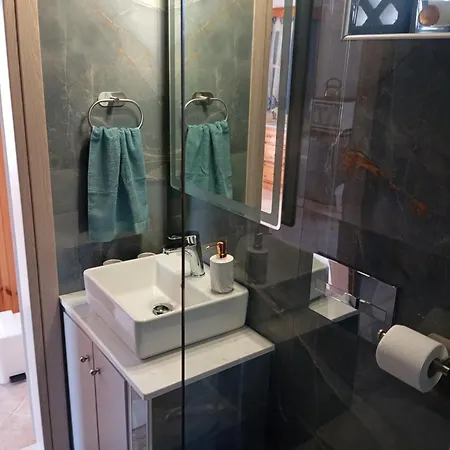 Petroula Ii Emborios